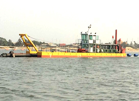 絞吸式抽沙船